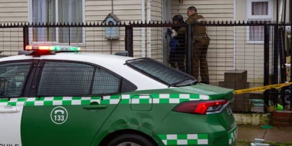 Imagen referencial de una calle residencial de Puerto Montt, ciudad donde una mujer denunció una grave agresión intrafamiliar ocurrida en el sector Valle Cardonal