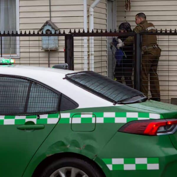 Imagen referencial de una calle residencial de Puerto Montt, ciudad donde una mujer denunció una grave agresión intrafamiliar ocurrida en el sector Valle Cardonal
