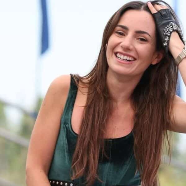 Rosario Bravo muestra sus labios después de someterse a un tratamiento estético de micropigmentación.