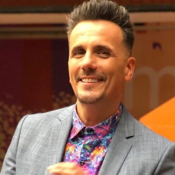 Sergio Lagos, animador de Canal 13, en un registro familiar compartido públicamente junto a su hija Celeste.